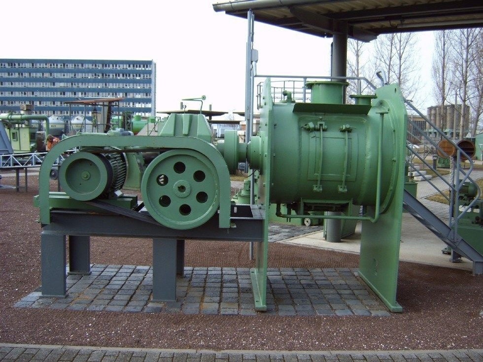 Ein grünes technisches Gerät zum Mischen von industriellen Materialien.