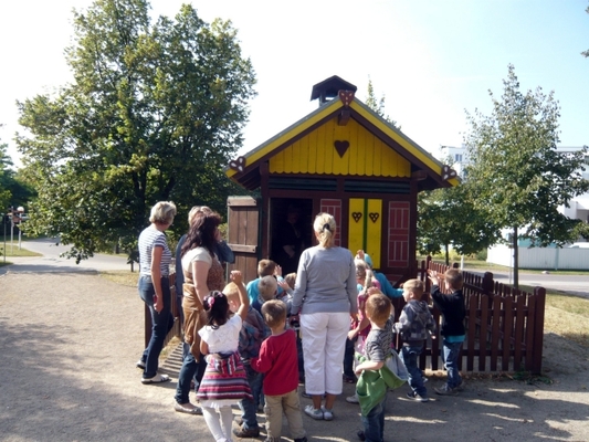 Kinderführungen am Hexenhäuschen in Bad Salzelmen (Foto: SOLEPARK)