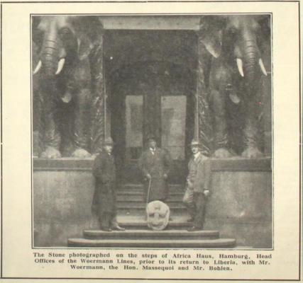 Rückgabe des sog. Mafue-Steins von Schomburgk an den Liberianischen Generalkonsul Momolo Massequoi 1925 (The African World, 24.01.1925, XVII)